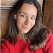 Profesora de apoyo escolar para niños de forma presencial en materias de lengua y sociales