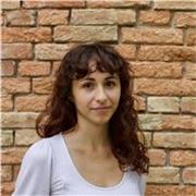 Laureata magistrale e lavoratrice nella comunicazione offre ripetizioni