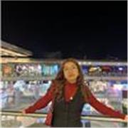 Estudiante universitaria que brinda clases particulares a niños de primaria y secundaria