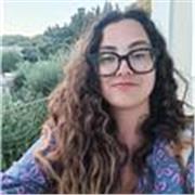 Docente di materie letterarie e latino impartisce lezioni private di latino a studenti liceali, preferibilmente online