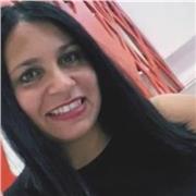 Avvocato impartisce lezioni di diritto a studenti delle scuole superiori