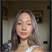 Sono Vittoria, studentessa universitaria con una certificazione IELTS livello C1, pratico la lingua parlata quotidianamente