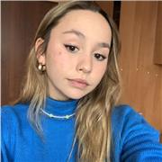 Actualmente estoy de prácticas en un centro, estudio segundo año de educación primaria bilingüe. Me apasionan los idiomas y la enseñanza, puedo dar clases adaptadas a cualquier nivel, tanto grupos como particulares