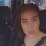 Profesora de ciencias naturales imparte clases a niños de todas las edades