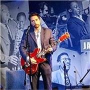 Lezioni di chitarra jazz, blues, fusion, funk, rock, pop, metal, adatte sia a chi inizia, sia a chi giá suona