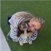 ¡Hola! Me llamo Noelia e imparto clases de Inglés en todos los niveles. Soy graduada en psicología, y actualmente estoy estudiando la oposición PIR. :))