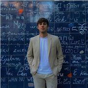 Ho 24 anni e impartisco ripetizioni private di matematica da quando ho 17 anni. Il mio è un background scientifico, che attualmente mi vede impegnato nell'ultimo anno di laurea magistrale in Economia e Management.
Insegnare è per me un piacere, una passio