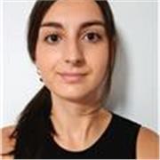 Me defino como psicóloga sanitaria, cercana, didáctica y organizada, con facilidad para explicar conceptos complejos de forma clar