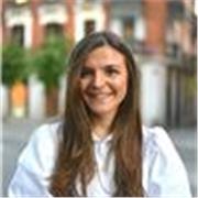 Proactiva, servicial, honesta, responsable, empática, sincera, 
alegre, educada. 