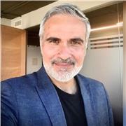 Soy un profesional senior de marketing, con más de 20 años de experiencia en docencia y consultoria y direccion .