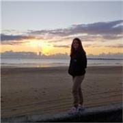 Profesora de primaria, ofrece refuerzo, apoyo educativo para alumnado de esta etapa, y clases de iniciación al alemán. 