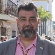 Profesor metódico con clases animadas y coloquiales. Van dirigidas a toda aquella persona que quiera aprender español