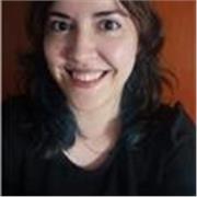 Profesora de Educación Secundaria en Lengua y Literatura imparte clases a estudiantes jóvenes y adultos