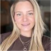 Niños de primaria, secundaria. 
Eficiente, paciente y trabajadora