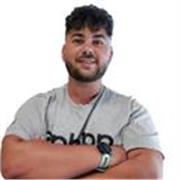 Profesor de fútbol con vocación por la enseñanza.