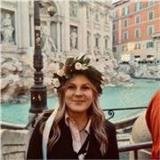 Sono laureata in Lettere sono disponibile per varie lezioni che siano di italiano,storia,geografia e lingua inglese