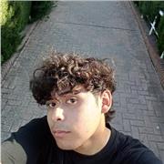 Técnico Superior en Gestión de Ventas y Espacios Comerciales. 
Graduado en Bachillerato de Ciencias sociales.