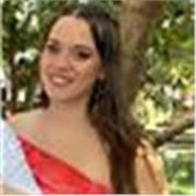 Soy una persona extrovertida, donde gentes. he vivido por 3 años en Irlanda, por ello domino el Inglés. Experiencia con niños