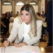Offro lezioni private a bambini di scuola elementare e medie, cercando di insegnare loro il metodo di studio corretto. 