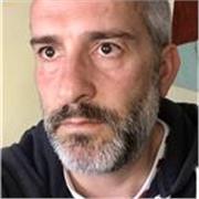 Laureato in Grafica impartisce lezioni di grafica e web design