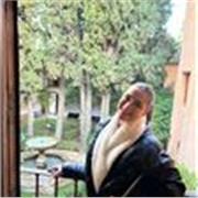 Me considero una persona simpática, paciente y adaptable, con mucha facilidad para conectar con los niños.