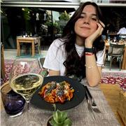 LAUREATA, DOCENTE, ESPERIENZA RIPETIZIONI/AIUTO COMPITI. Sono Alessia, 28 anni, Laureata in Lettere Moderne + maturità scientifica + Laurea Magistrale. Docente di italiano scuola media