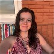 Graduada en Economía con experiencia dando clase a alumnos de la ESO y Bachillerato 