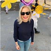 Docente scuola primaria impartisce lezioni italiano