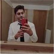 Giovane laureato in Lingue straniere, aiuta gli studenti con l'apprendimento dell'inglese