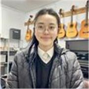 I am very outgoing, patient and helpful. My lessons are aimed at piano beginners