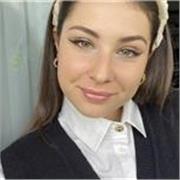 Sono una studentessa universitaria e sono qui in caso avessi bisogno di un aiuto per i compiti estivi!