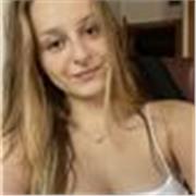 Actualmente estoy formándome en pedagogía, lo que me permite conocer mejor el desarrollo de los niños 