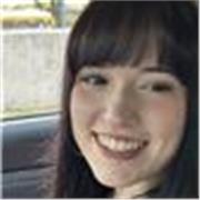 Profesora de dibujo, titulada con bachillerato de artes.