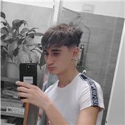 Hai bisogno di una mano a scuola? Te la dà uno come te!