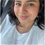 Maestra con especialización en el área de sociales