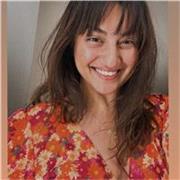 Offro lezioni di sociologia, economia e business per gli esami di livello A di Cambridge e sono anche un insegnante di inglese qua