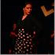 Profesora de Flamenco y Sevillanas, titulada en el Conservstorio Superior de Danza de Madrid. Aprende flamenco con cualquier edad!