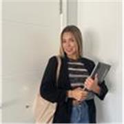 Soy una persona formada en Marketing digital, Community manager y con muchos conocimientos sobre redes sociales. 