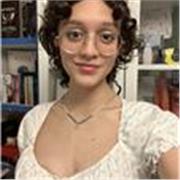 Profesora con dos años de experiencia, imparto clases de idiomas a alumnos de todas las edades. También doy clases de repaso.