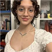 Profesora con dos años de experiencia, imparto clases de idiomas a alumnos de todas las edades. También doy clases de repaso.