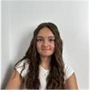 Soy una chica amable y entusiasta, con un nivel B2 de inglés certificado (aunque mi nivel es superior). Clases para todas las edades