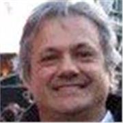 Ciao! Sono Enzo, vivo a Padova e sono un insegnante qualificato con una lunga esperienza della matematica e della fisica. 