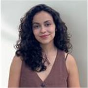 Me defino como una persona organizada y analítica, con facilidad para explicar conceptos de forma clara y práctica. Ofrezco clases