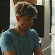 Jazz pianist (MMus, Utrecht Conservatorium) teaches piano, harmony, improvisation and ear training online
