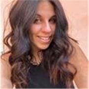 Laureanda in lingue, diplomata al liceo linguistico impartisce lezioni di inglese, francese, spagnolo