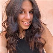 Laureanda in lingue, diplomata al liceo linguistico impartisce lezioni di inglese, francese, spagnolo