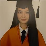 Profesora con titulación en Economía, con conocimientos en matemáticas y contabilidad