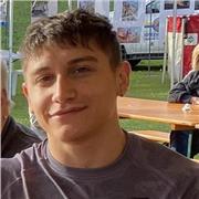 Mi chiamo Marco, ho 19 anni e studio ingegneria meccanica al politecnico di Milano