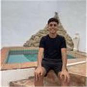 Me defino como una persona paciente, tranquila y con ganas de enseñar. 
No tendría problemas en dar clases a primaria o ESO.