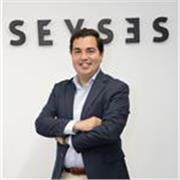 Árbitro de fútbol con más de 15 años de experiencia 